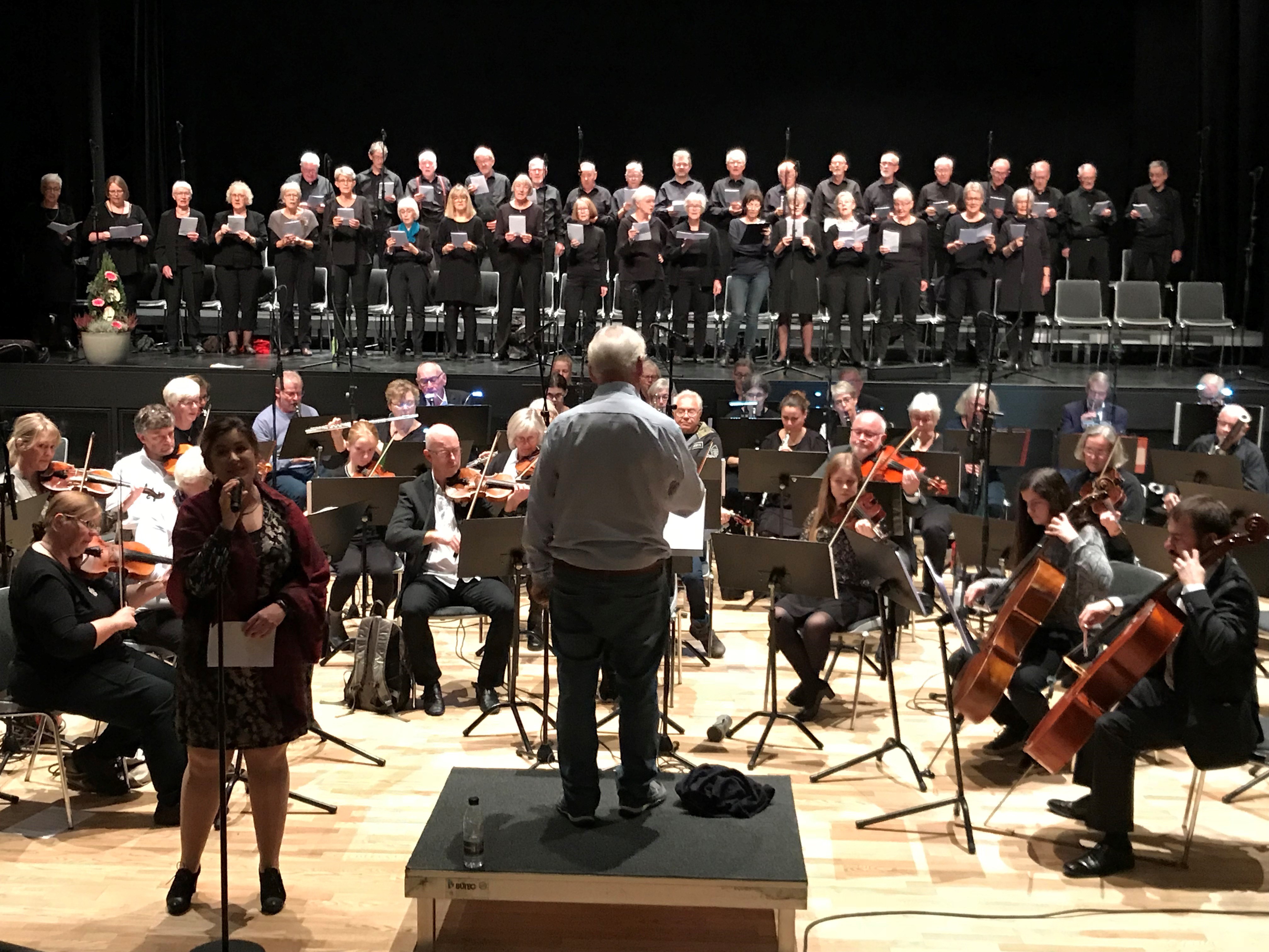 Mere end 200 optrædende musikere og korsangere er med på scenen i KulturCenter Skive, når kæmpeorkesteret ’Skive Symfoniorkester’ indbyder til gratis koncert.